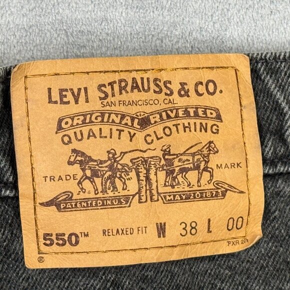 Levis 550 Denim Shorts Womens 38 High Waist Mom Cut Off Jeans Booty Distressed - Picture 3 of 10